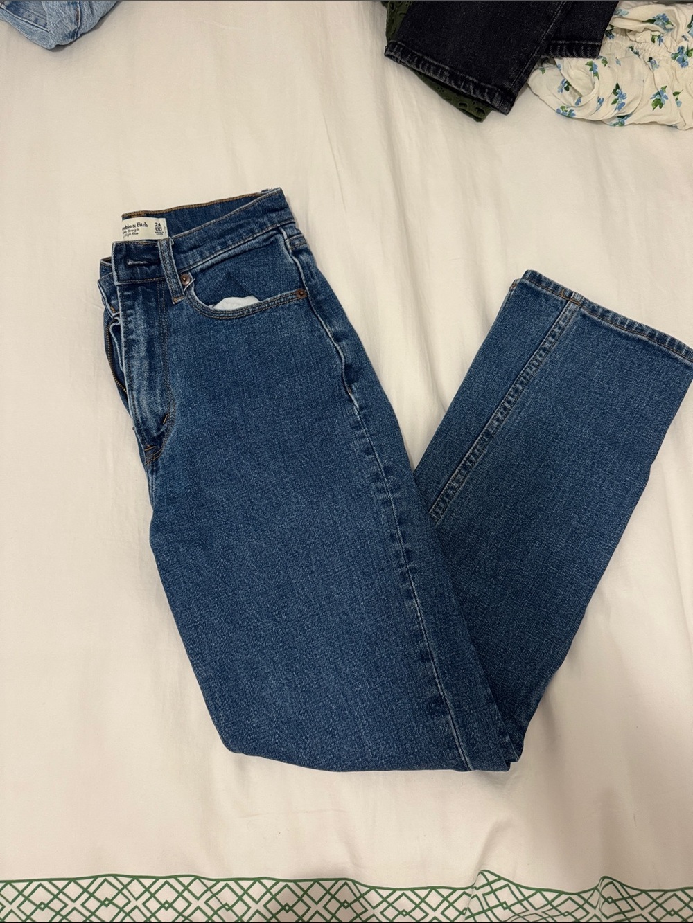 ABERCROMBIE Ultra High Rise Ankle Straight Jeans